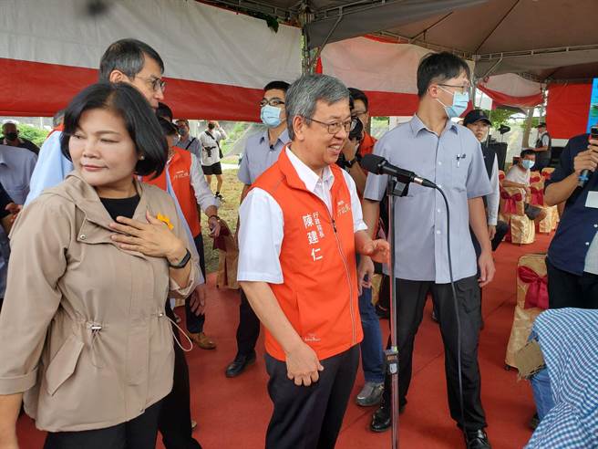 行政院长陈建仁今（1日）到云林县视察「县道145甲线崙子大桥改建拓宽工程」。（周丽兰摄）