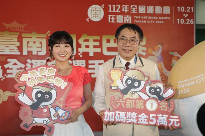台南女孩「籃籃」(左)擔任本屆宣傳大使。(台南市政府提供／曹婷婷台南傳真)