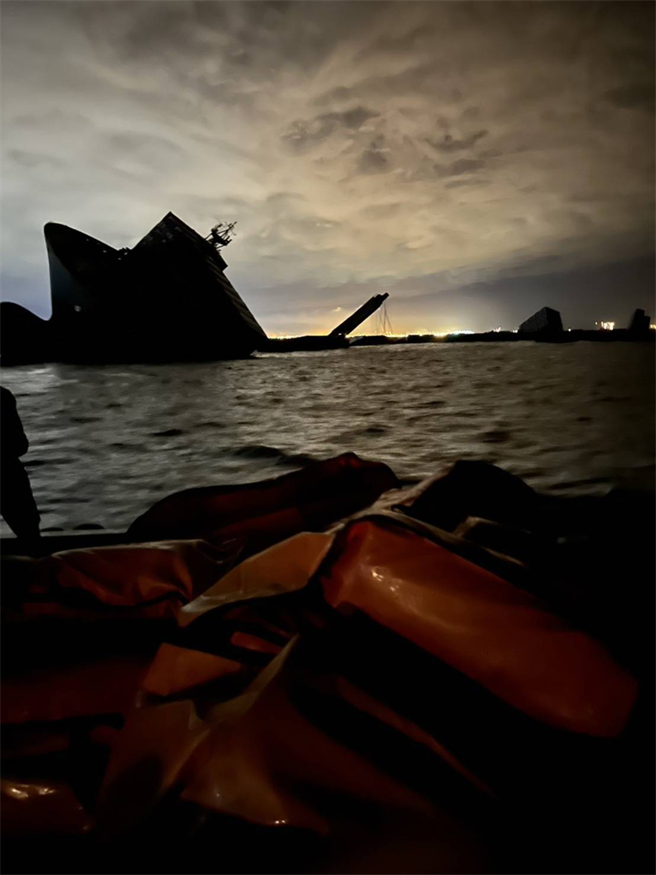 天使轮沉没高雄港外海。（翻摄照片／洪靖宜高雄传真）