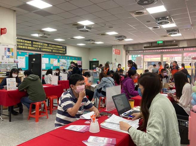 勞動力發展署桃竹苗分署9月將於桃竹苗連辦8場徵才活動，共邀請230家廠商，釋出9385個職缺。（桃竹苗分署提供／蔡明亘桃園傳真）