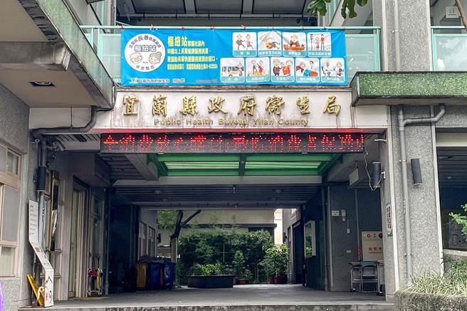 宜蘭縣衛生局游姓臨時人員詐取超商禮券，檢方依貪汙嫌起訴。（李忠一攝）