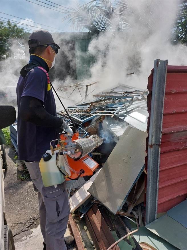 嘉義縣登革熱疫情延燒海線地區，縣府加強清消防治。（嘉義縣政府提供／廖素慧嘉縣傳真）