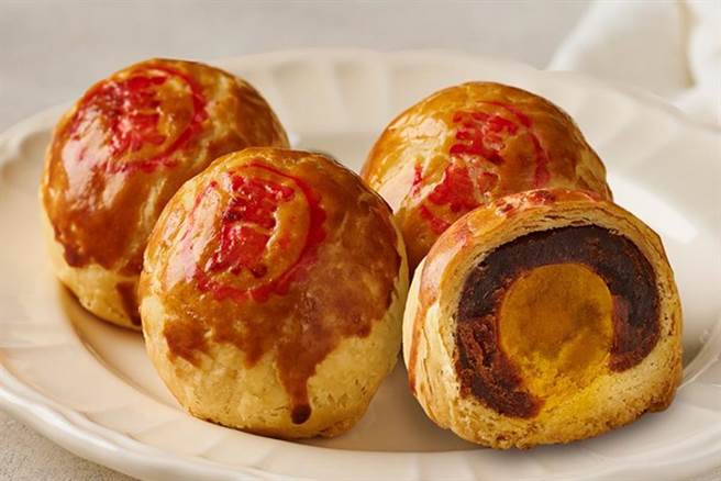 百年餅舖宝泉「二代蛋黃酥」大獲青睞，業者堅持不漲價，預估營業翻倍成長。（業者提供／陳淑娥台中傳真）