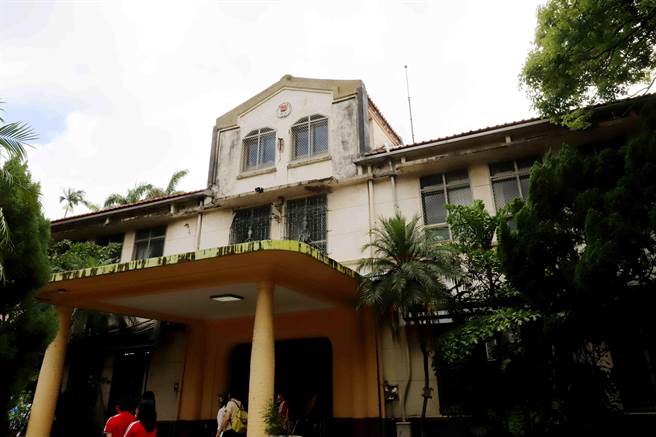 文化部长史哲1日也访视市定古蹟新竹国小百龄楼。（文化部提供／王惠慧新竹传真）