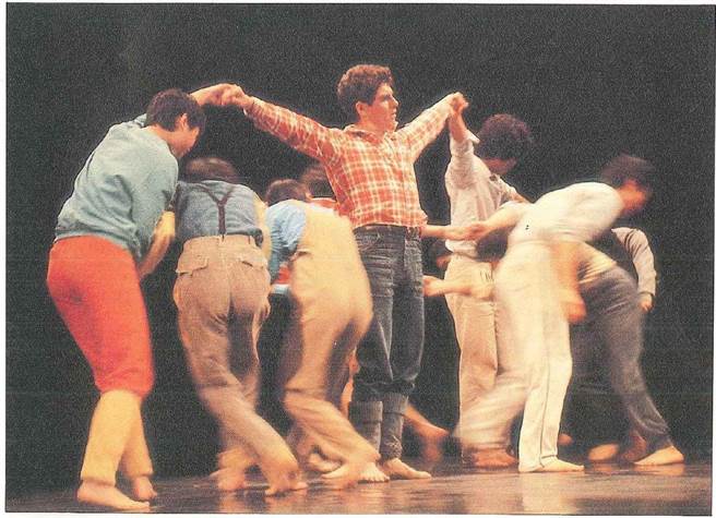 片中也放入兰陵剧坊过去的演出片段，透过剪接将不同时空交织，拼贴出演员们奇幻的人生旅程。（兰陵剧坊 提供）