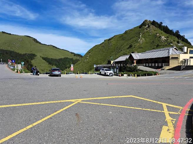 南投縣仁愛鄉山區道路受到卡努風災影響，多處尚在維護整修中，遇雨易崩坍落石而中斷。(林業署南投分署提供／楊靜茹南投傳真）