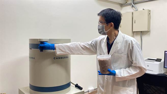 中央去年解除日本福島等5縣食品輸台禁令時，台中市率全國之先購置純鍺偵檢器，因應日本排放核汙水，檢驗量能從1年600件提升至900件。（張亦惠攝）