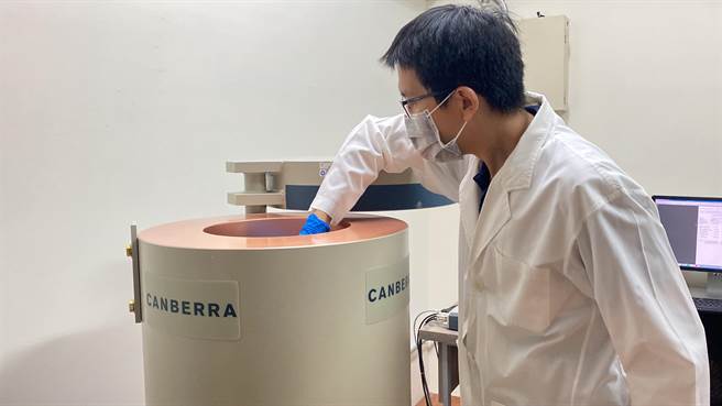 中央去年解除日本福島等5縣食品輸台禁令時，台中市率全國之先購置純鍺偵檢器，因應日本排放核汙水，檢驗量能從1年600件提升至900件。（張亦惠攝）