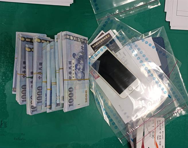 汐止警分局暑假期間破獲10起面交詐欺案，逮捕12名車手，成功攔阻2145萬的詐騙款項。（汐止警分局提供）