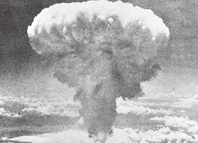 原子弹是否能够「消灭」颱风，不时会被网友提起。图为美国空军向日本长崎投下原子弹后的蕈状云。（资料照／新华社）