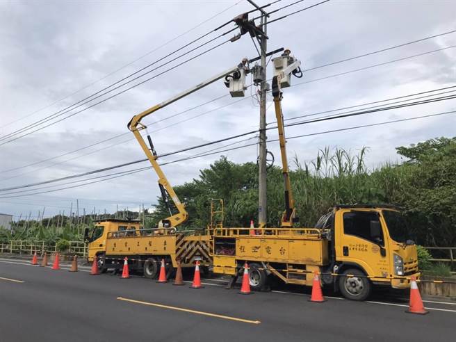 中央氣象局傍晚發布海葵颱風海上警報，台電南投區處也備妥修復電力機具待命防颱。（台電南投區處提供）