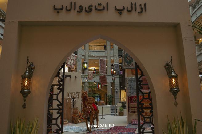 即日起至10月1日，Le Moment瞬设计 x honeyDANIELS florist 丹尼尔花艺于Bellavita 宝丽广塲打造北非市集。（honeyDANIELS floris提供 /林欣仪台北传真） 