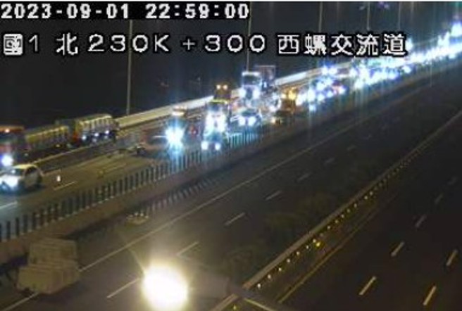 國道1號中山高西螺交流道南向230.1公里及230.2處接連發生2起車禍事故。（翻攝畫面）