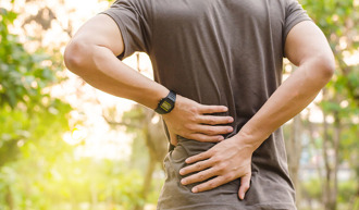 不是肌肉拉傷 醫揭腰痛4原因：2症狀表示腎壞了