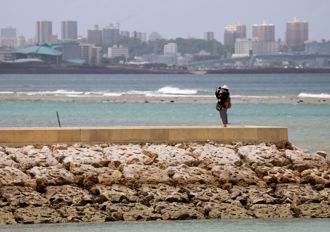 強颱海葵逼近！沖繩近50航班停飛 日氣象廳：非必要勿外出