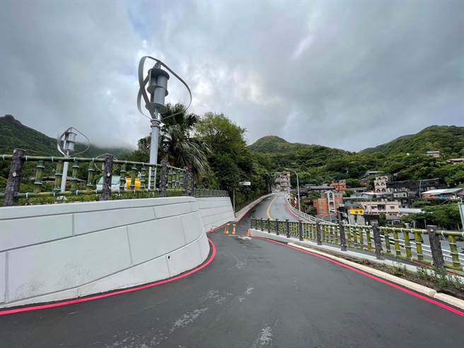 金瓜石黄金博物馆唯一联外道路原本路宽仅4、5公尺，经新北市府争取补助并积极协调后进行拓宽道路，上月底正式完工。图／新北市工务局提供