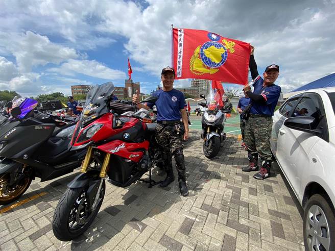 陆战车队成员都曾是海军陆战队的弟兄。（孙英哲摄）