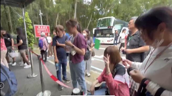 竹山知名景点瑞龙瀑布上午惊传游客遭虎头蜂攻击受伤事件。民眾提供