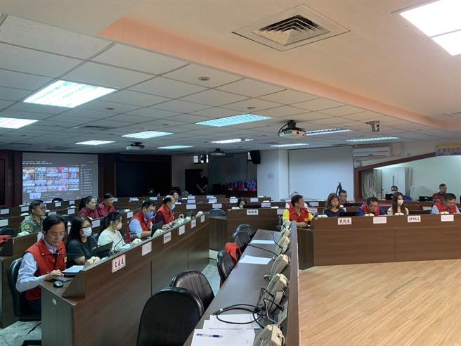 ▲针对海葵颱风来袭，基隆市政府各局处首长列席报告防颱整备情形。（徐佑升摄）