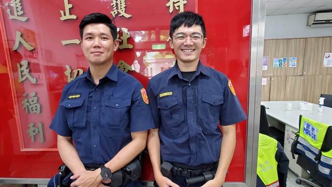 介寿所副所长殷育泽、警员吴彦锜及时拦阻诈骗。（警方提供）