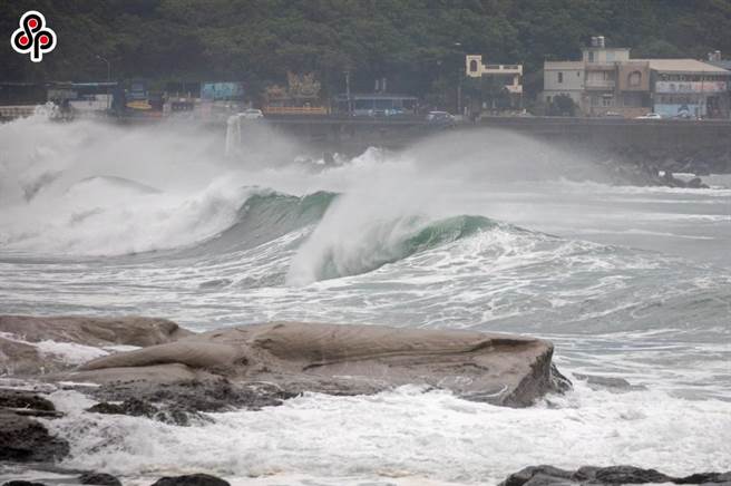 受海葵颱风及外围环流影响，交通部航表示，9月3日有14航线、计151航次停航。（本报资料照）