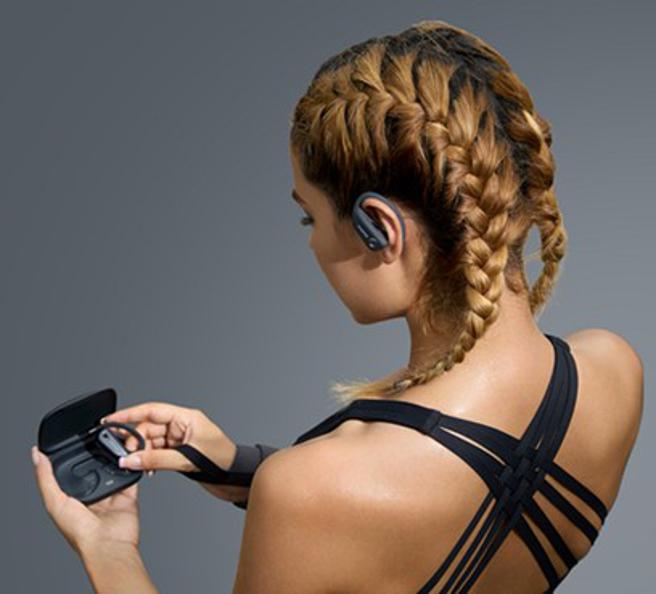 1MORE萬魔開放式運動耳機具有安全通透性以及超強防水功能。（1MORE提供／古明弘台北傳真）