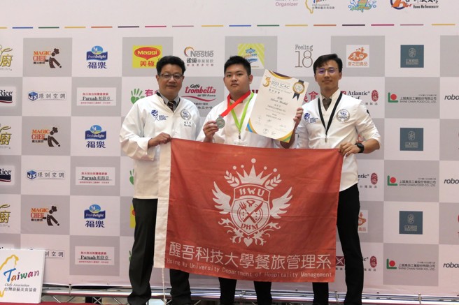 醒吾科大观光餐旅学院汤承宇得到西式现场热肉类铜牌，感谢老师的支持与指导。(醒吾科大提供)