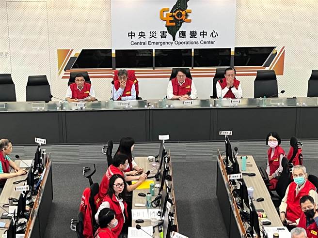 中央灾害应变中心晚间召开海葵颱风第4次工作会报。（王扬杰摄）