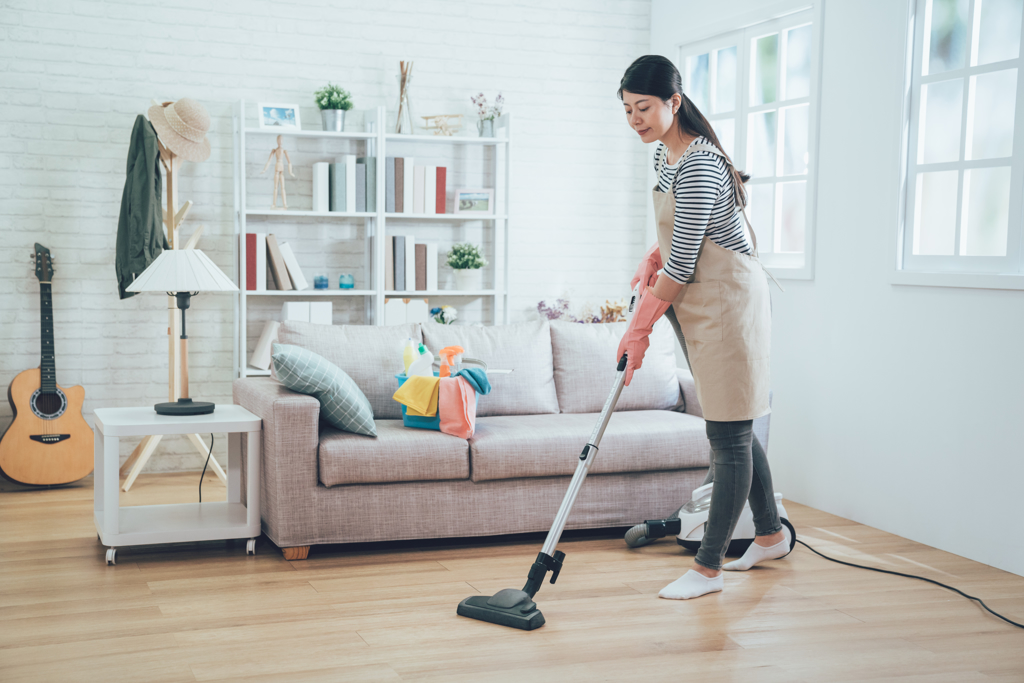 找出家中灰尘堆积的角落好好清扫一番，可收运动效果。（图／Shutterstock）(photo:ChinaTimes)