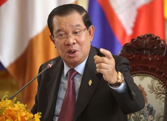 柬埔寨強人洪森開直播嗆「揍人」 臉書未停權 他自砍帳號又復出