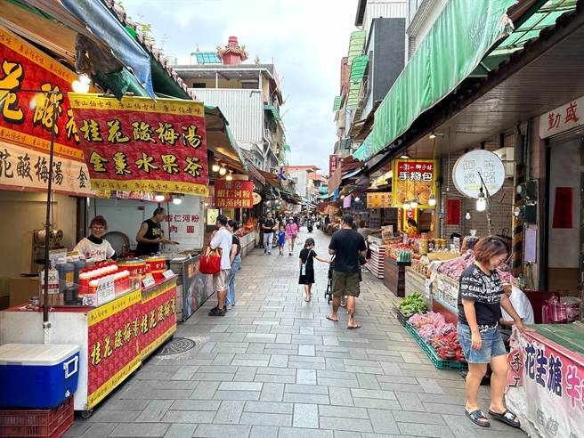 新北市金山老街人潮稀少。（民眾提供）