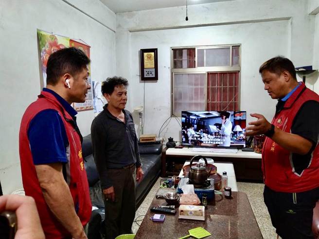 神木村农民说，留守的剩下耕作的人，他们巡田后会赶在中午前下山。（信义乡公所提供／杨静茹南投传真）