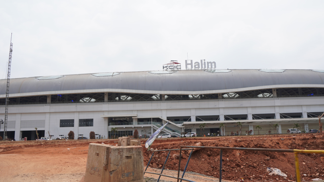 住在帕达拉朗站周遭的居民对印尼政府承诺雅万高铁9月将通车，几乎都持消极态度。图为雅万高铁车站外观。（图/中央社）