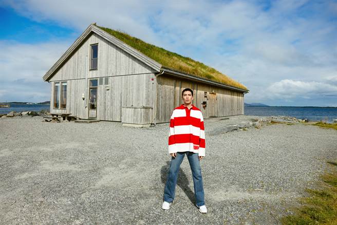 萧敬腾专程前往挪威Ocean Sound的录音室。（华纳音乐提供）