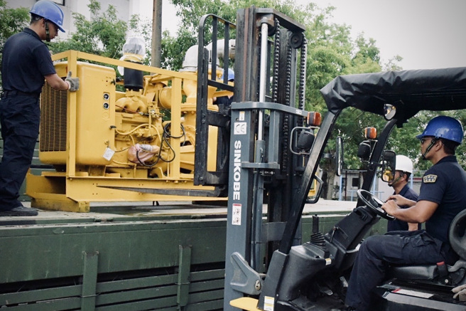 海军水下作业大队及陆战队两栖侦搜大队，已依令完成救灾机具检整等灾防整备工作。(国防部提供)