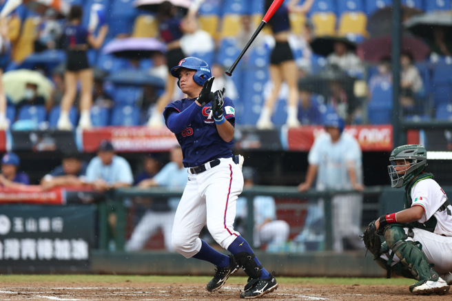 U18中华队张赵纮敲出适时安打打回超前分。（中华棒协提供）