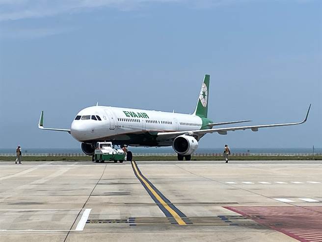 各航空公司与金门港务处稍早宣布，明（4日）台金空运航班全天取消。（于家麒摄）