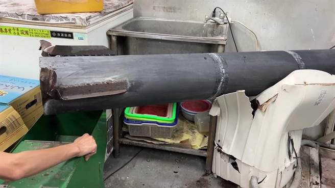 台东市槟榔摊招牌倒。（蔡旻妤摄）