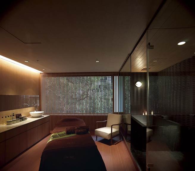 乐龄专案可加购顶级奢华日本施舒雅Socié SPA，芳疗师依照不同肤质量身搭配，规划个人化香氛课程。（日胜生加贺屋提供）