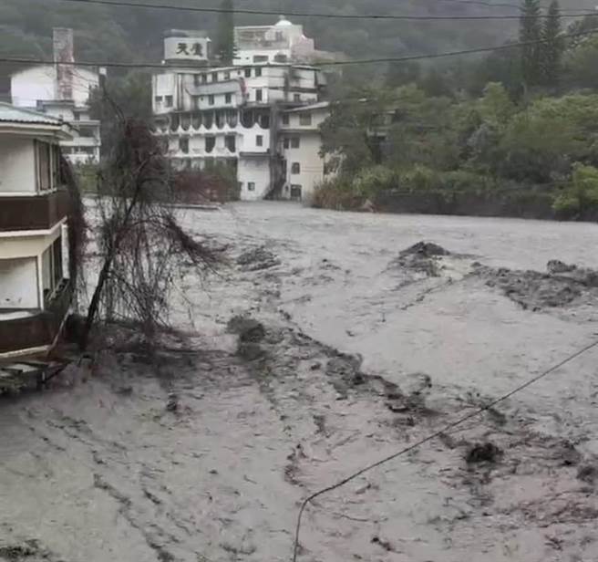 海葵颱風登陸後為東台灣帶來強風豪雨，南投縣仁愛鄉廬山溫泉塔羅灣溪溪水暴漲。（仁愛鄉公所提供／楊靜茹南投傳真）
