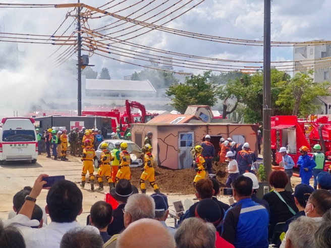 「台湾特搜队」，由副署长李永福带队赴日本参加「2023年东京都综合防灾演习」。（图／消防署提供）