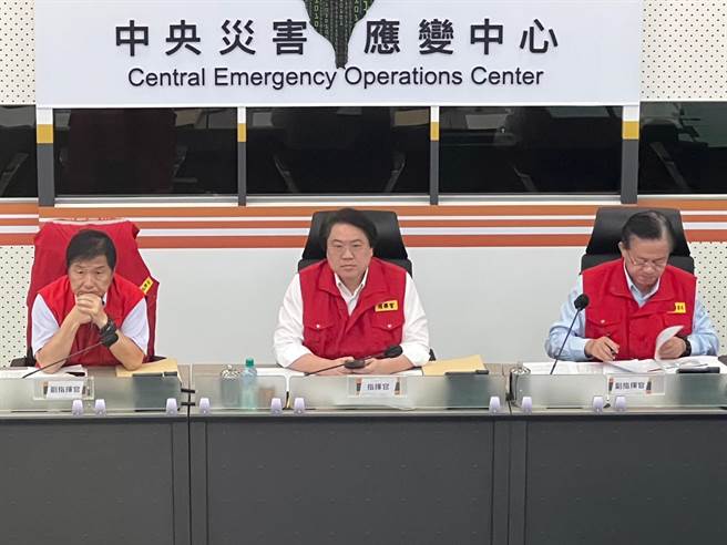 中央灾害应变中心召开海葵颱风第7次工作会报。（王扬杰摄）