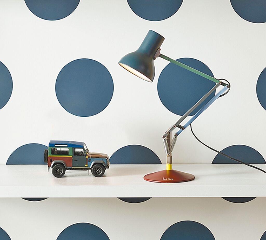Anglepoise×Paul Smith第4代MINI聯名桌燈，設計靈感來自英國Land Rover汽車，定價1萬4700元 。（北歐櫥窗提供）