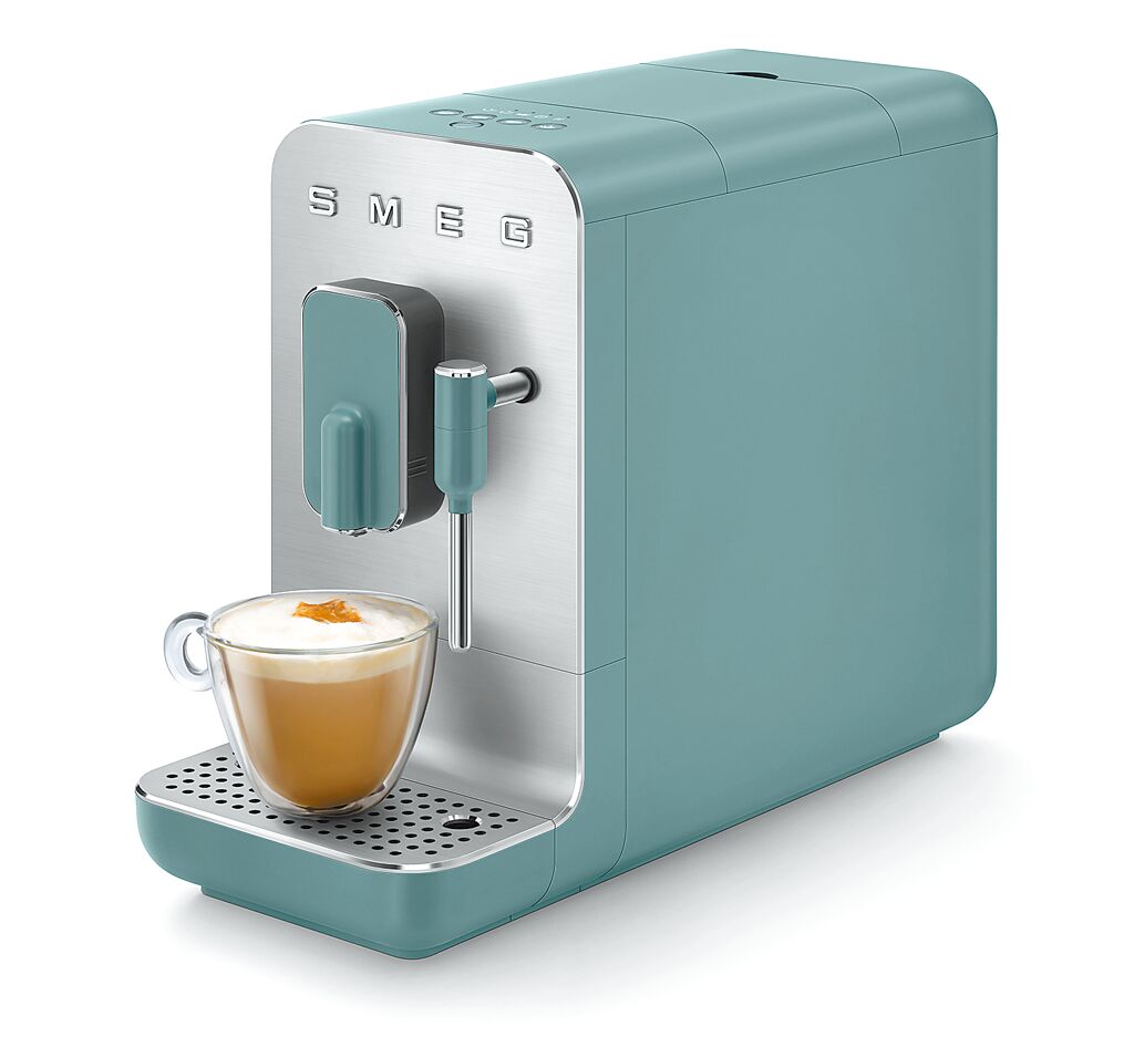 Smeg琉璃綠義式全自動咖啡機，限量預購價4萬5800元。（品硯美學廚電提供）