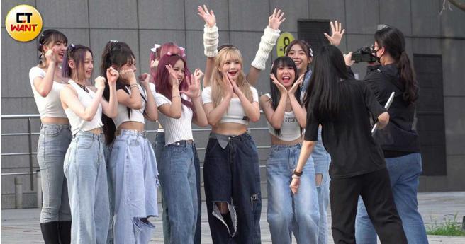 看到镜头的紫月光立刻摆出可爱笑容。（图／本刊摄影组）