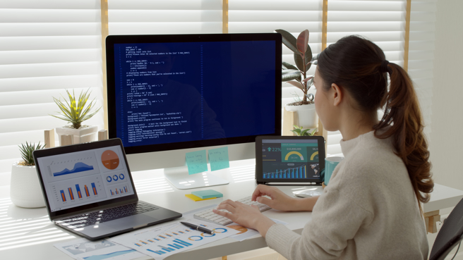 公司某同事超神秘，平常不会主动和他人攀谈，也不会分享自己的私事。（图／示意图，达志影像）