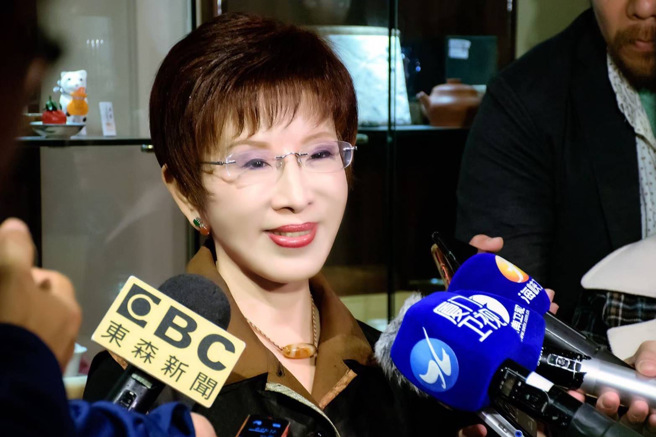 洪秀柱九三军人节向国军致敬，但也感嘆民进党砸钱买武器不是爱护国军（洪秀柱办公室提供）