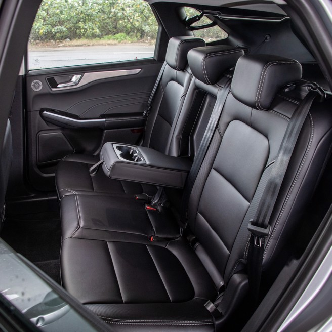 后座空间宽尚并具乘员未下车警示系统。（陈大任摄）