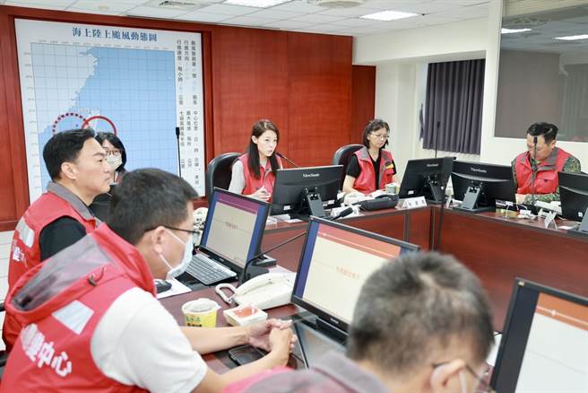 新竹市今天已無明顯風雨，上班上課一切正常如故，不過，海葵仍為新竹市帶來20件災情，大多為路樹倒塌。（新竹市政府提供／陳育賢新竹傳真）