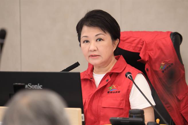 台中市長盧秀燕宣布4日放颱風假，臉書PO文吸引3萬人按讚。(台中市府提供)